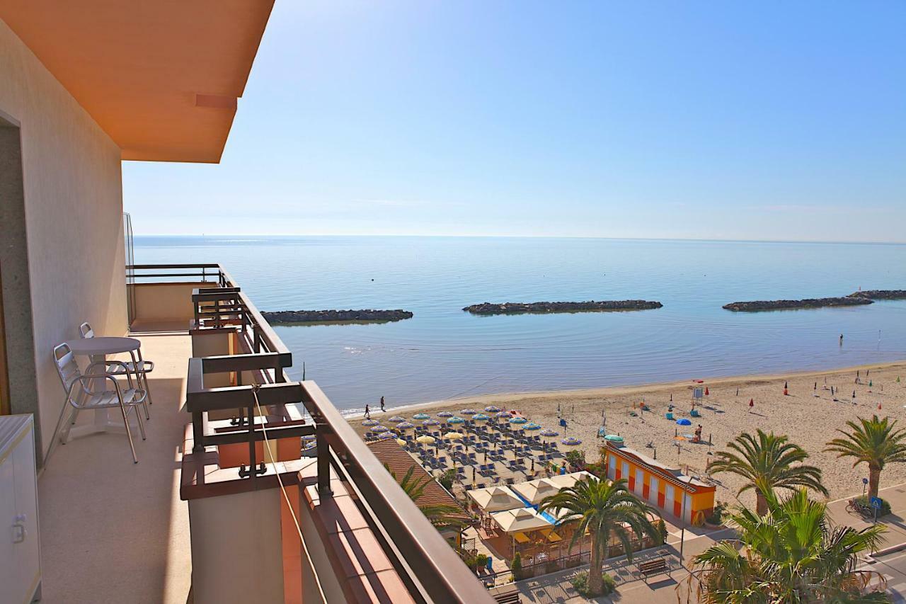 Hotel Cristal Cupra Marittima Exterior foto